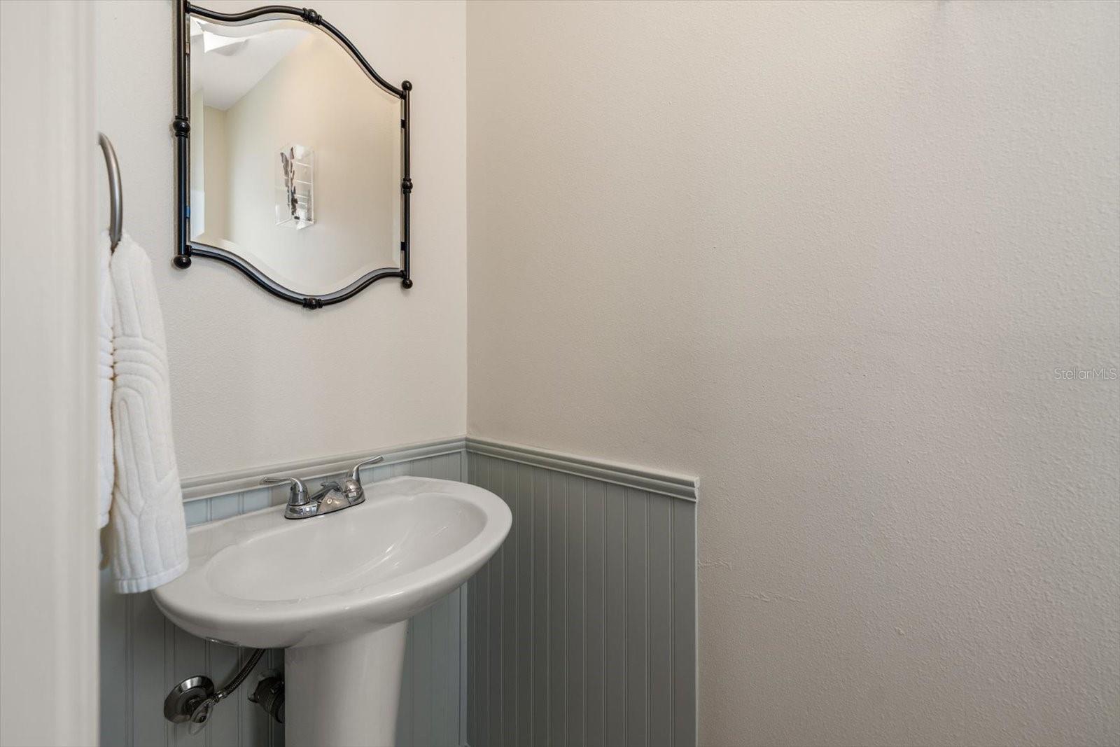 2400 SHERWOOD LN, CLEARWATER, FL, 33764