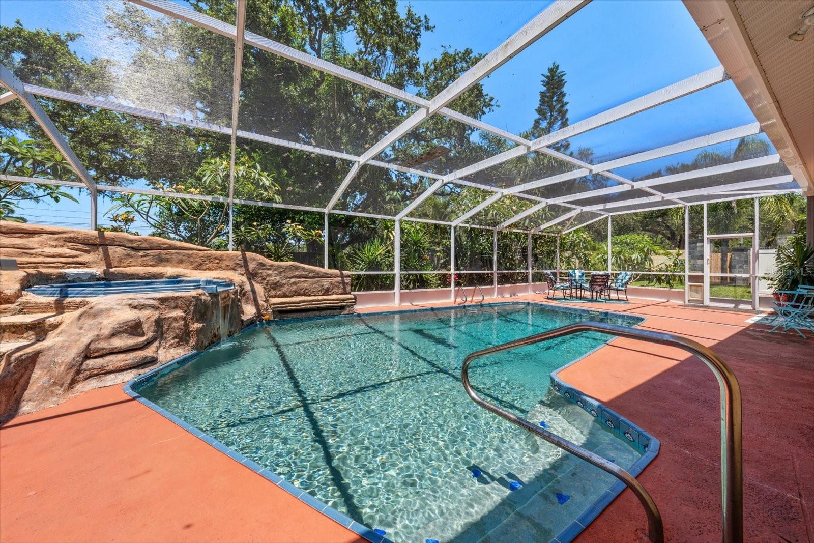 2400 SHERWOOD LN, CLEARWATER, FL, 33764