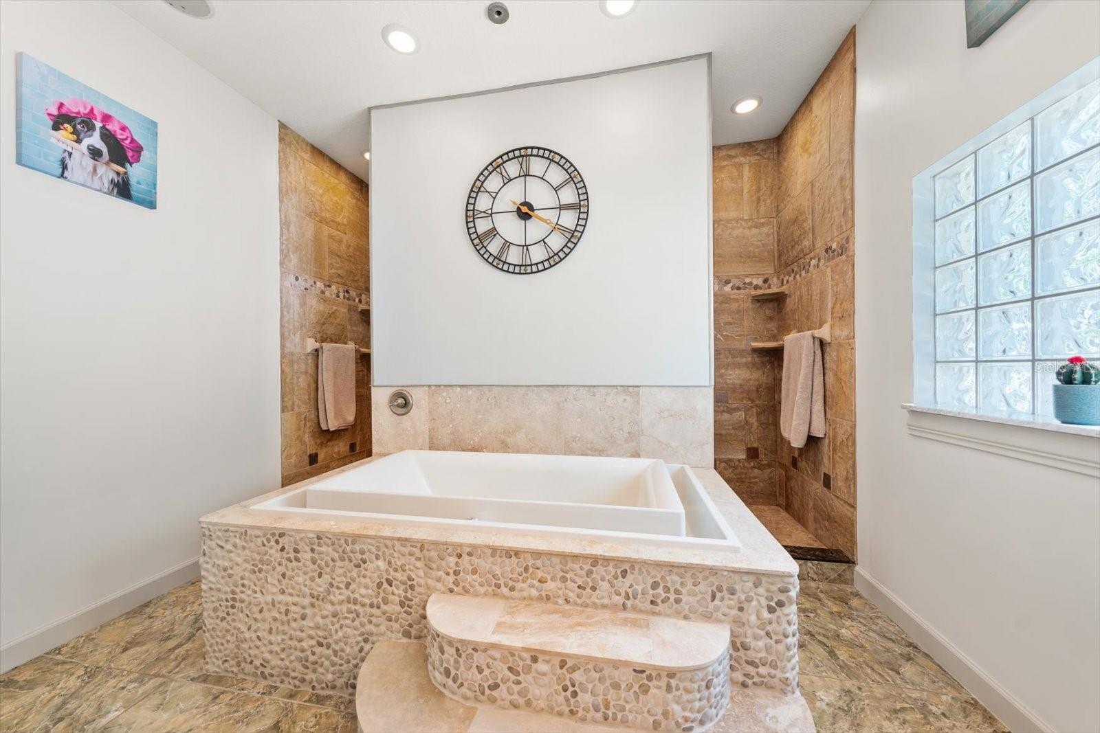 2400 SHERWOOD LN, CLEARWATER, FL, 33764