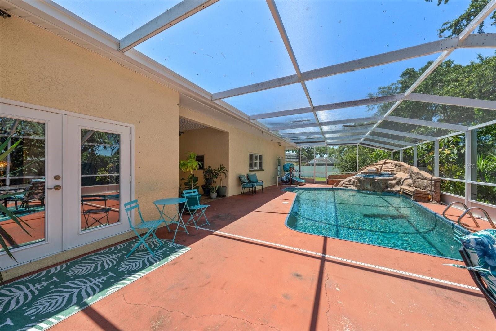 2400 SHERWOOD LN, CLEARWATER, FL, 33764