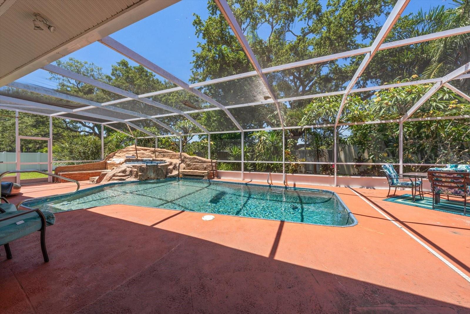 2400 SHERWOOD LN, CLEARWATER, FL, 33764