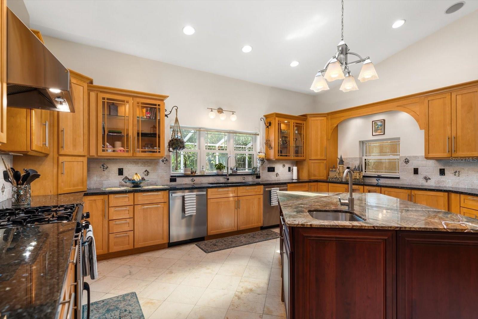 2400 SHERWOOD LN, CLEARWATER, FL, 33764