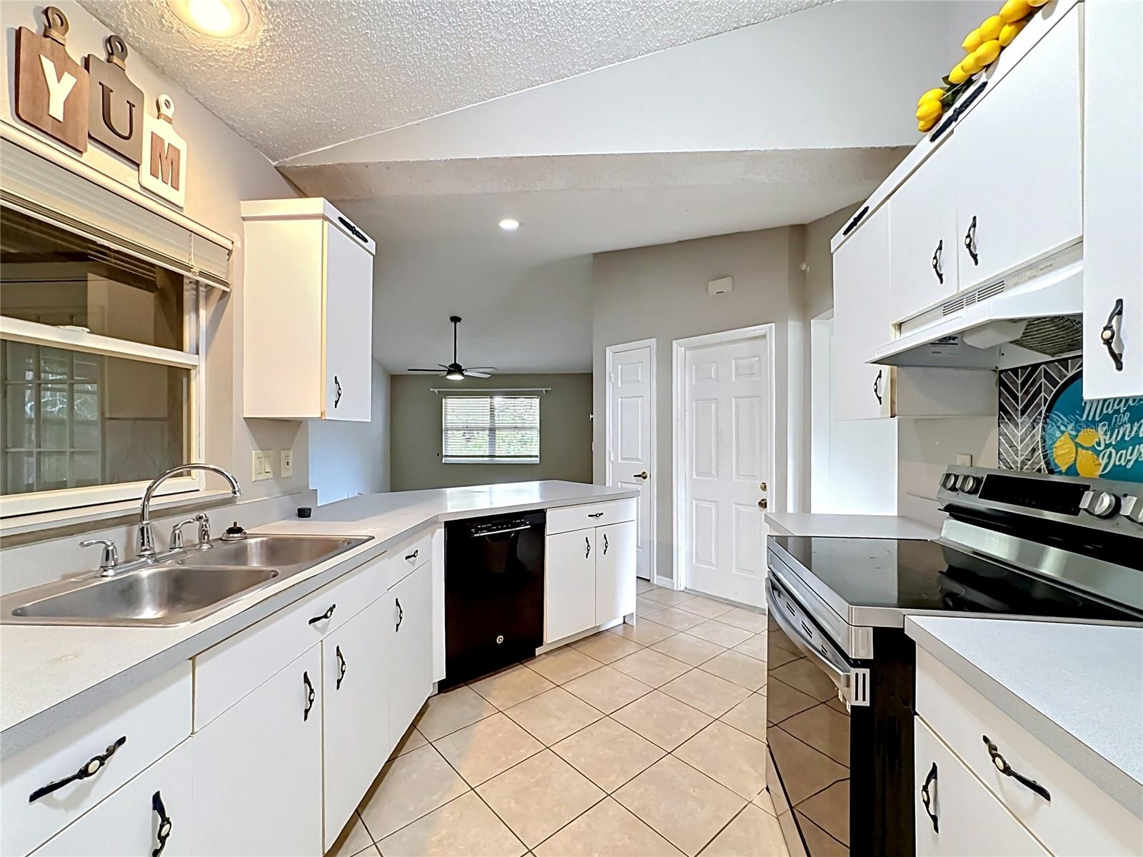 1570 S BISCAYNE DR, NORTH PORT, FL, 34287