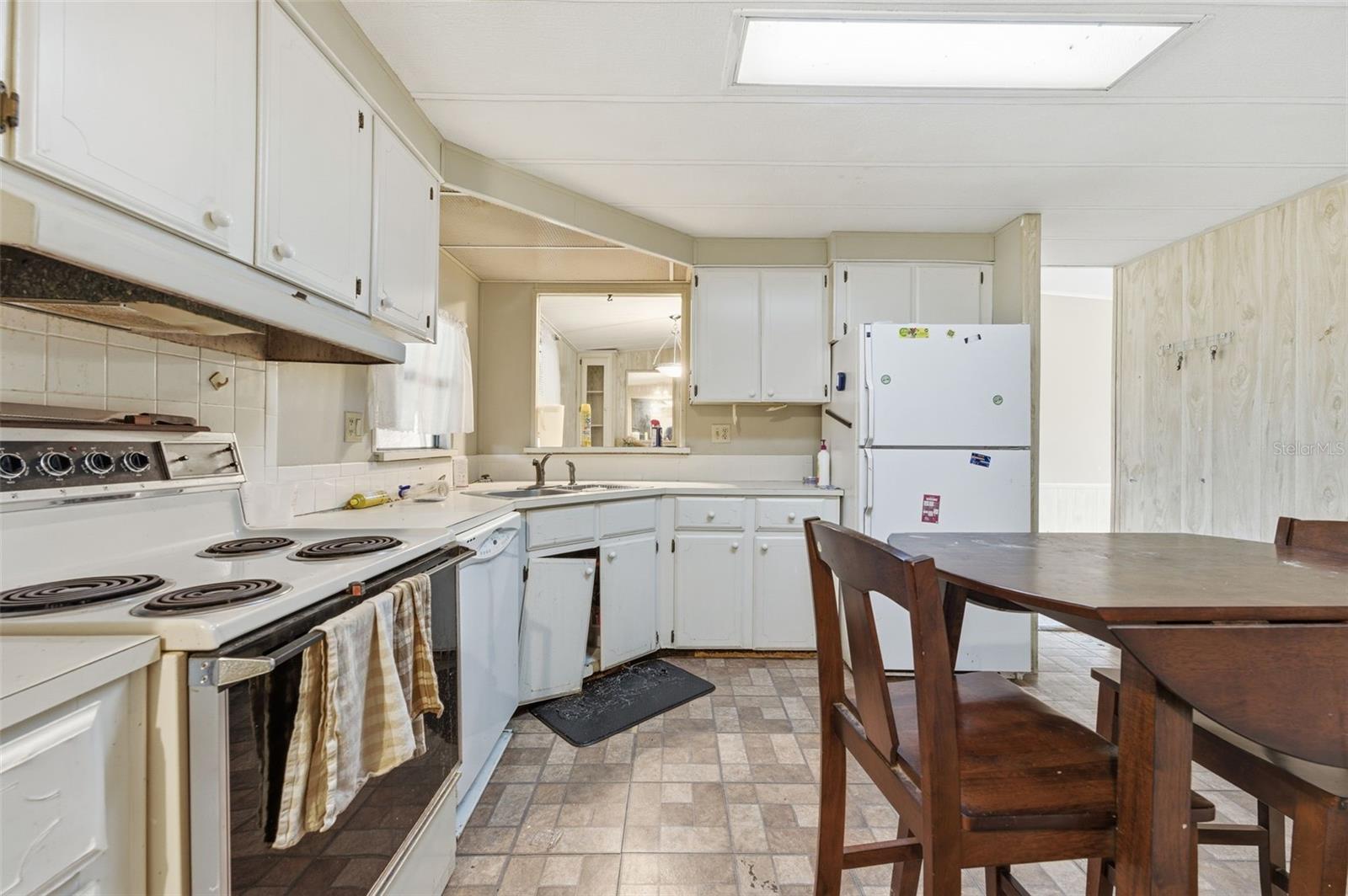 8045 INDIAN TRAIL RD, WEEKI WACHEE, FL, 34613