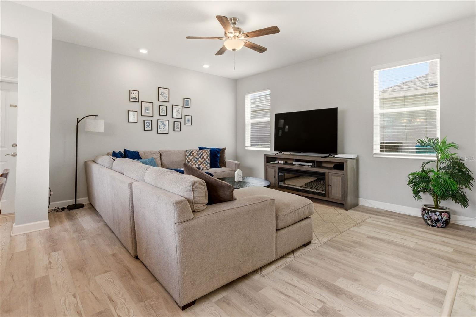 11932 HOMETOWN PL, ORLANDO, FL, 32832