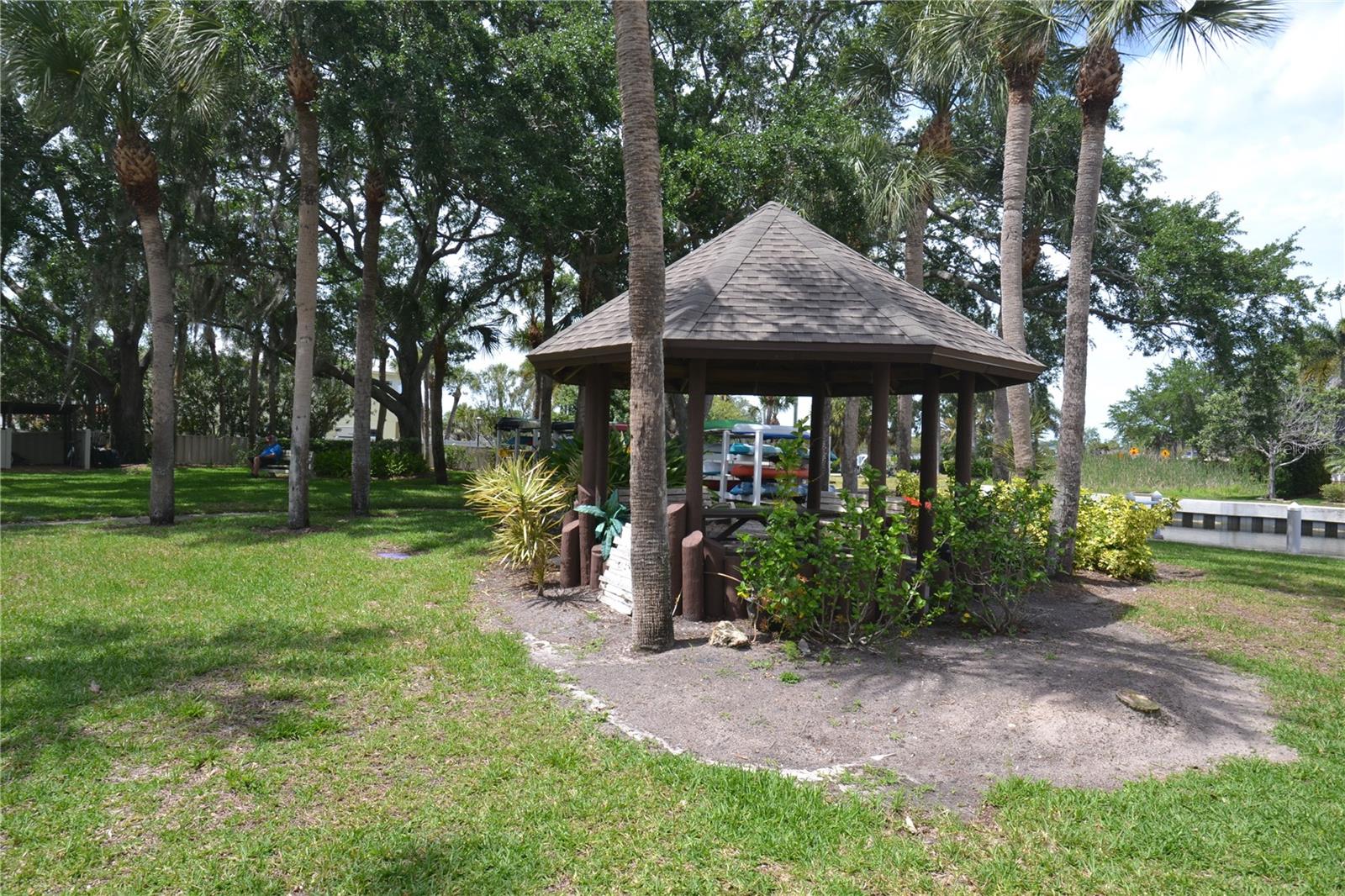 329 MOORINGS COVE DR, TARPON SPRINGS, FL, 34689