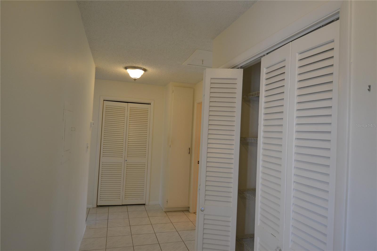 329 MOORINGS COVE DR, TARPON SPRINGS, FL, 34689