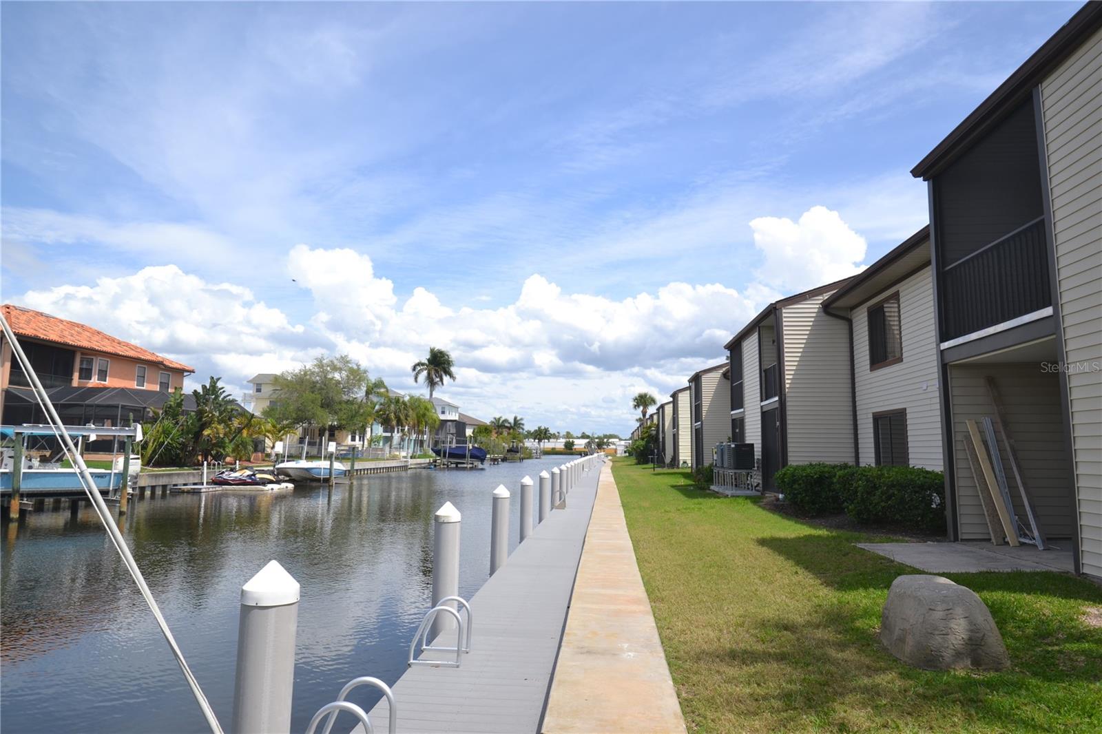 329 MOORINGS COVE DR, TARPON SPRINGS, FL, 34689