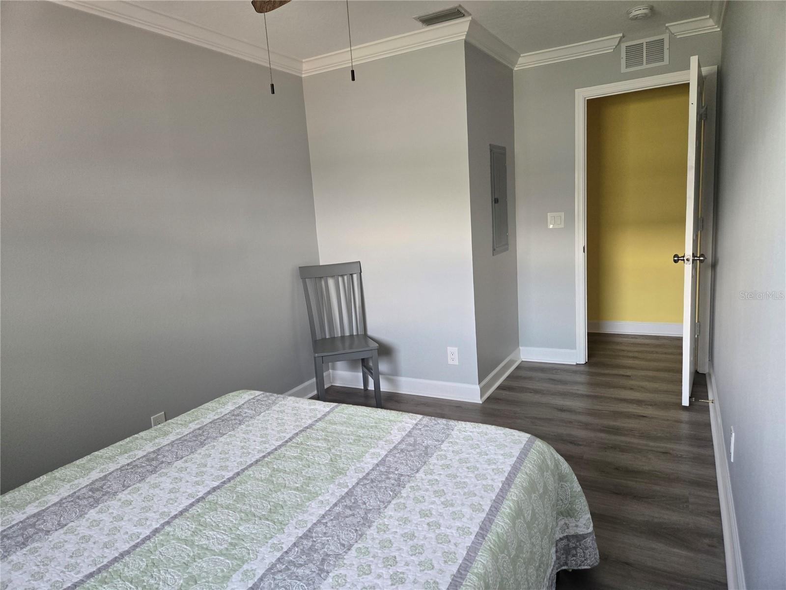 5605 SHORE BLVD S #1B, GULFPORT, FL, 33707