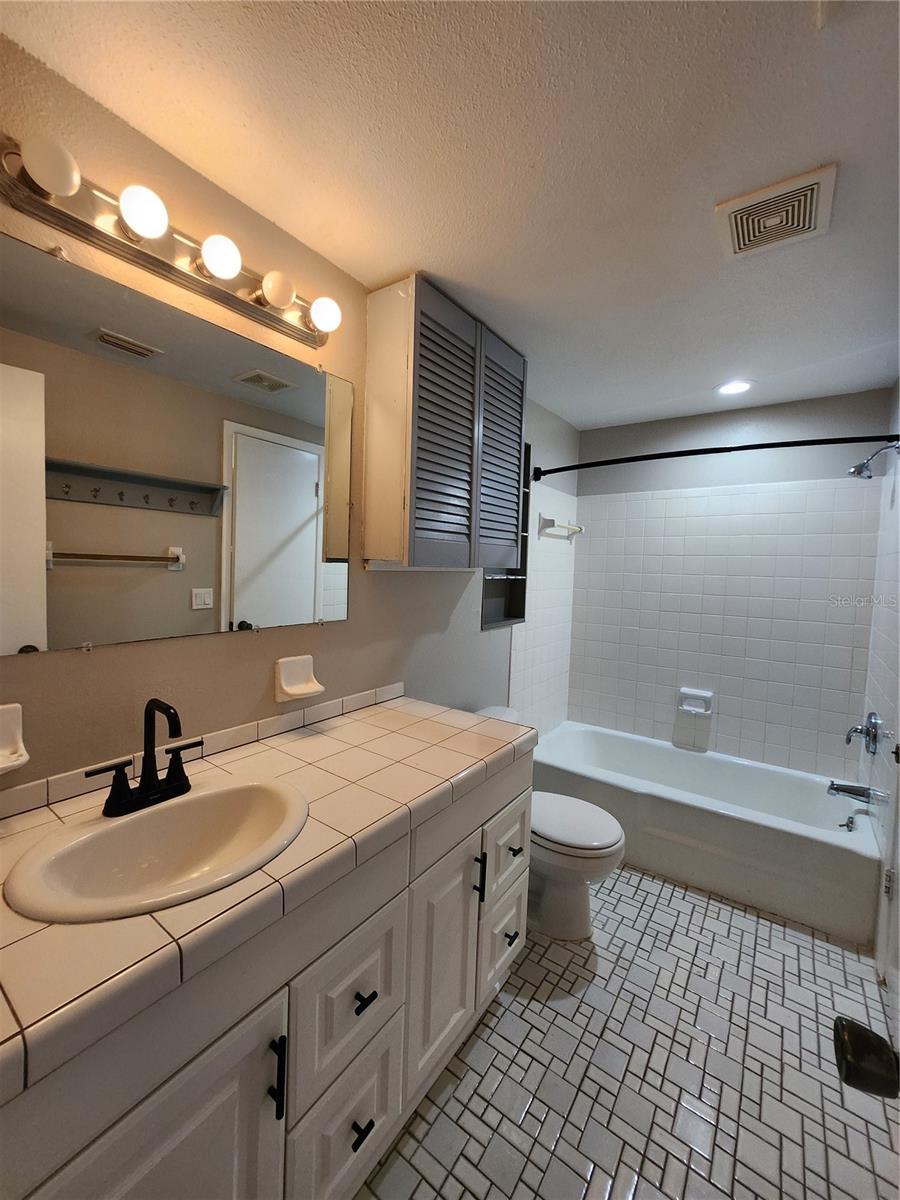 806 WALNUT DR, SEFFNER, FL, 33584