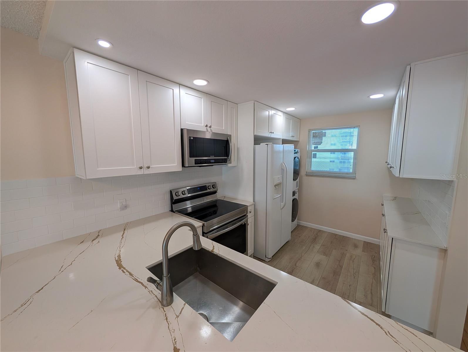 18304 GULF BLVD #406, REDINGTON SHORES, FL, 33708