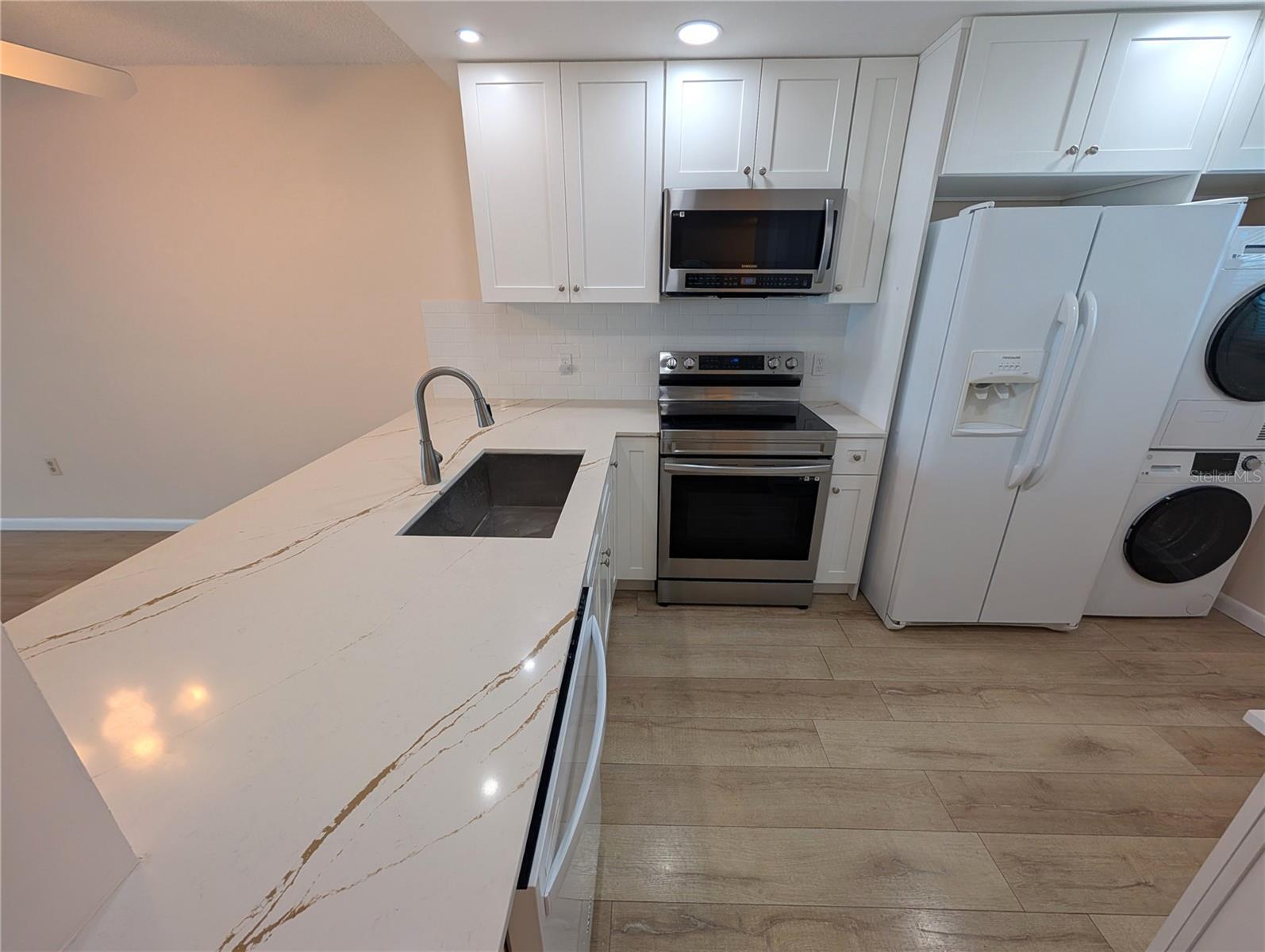 18304 GULF BLVD #406, REDINGTON SHORES, FL, 33708