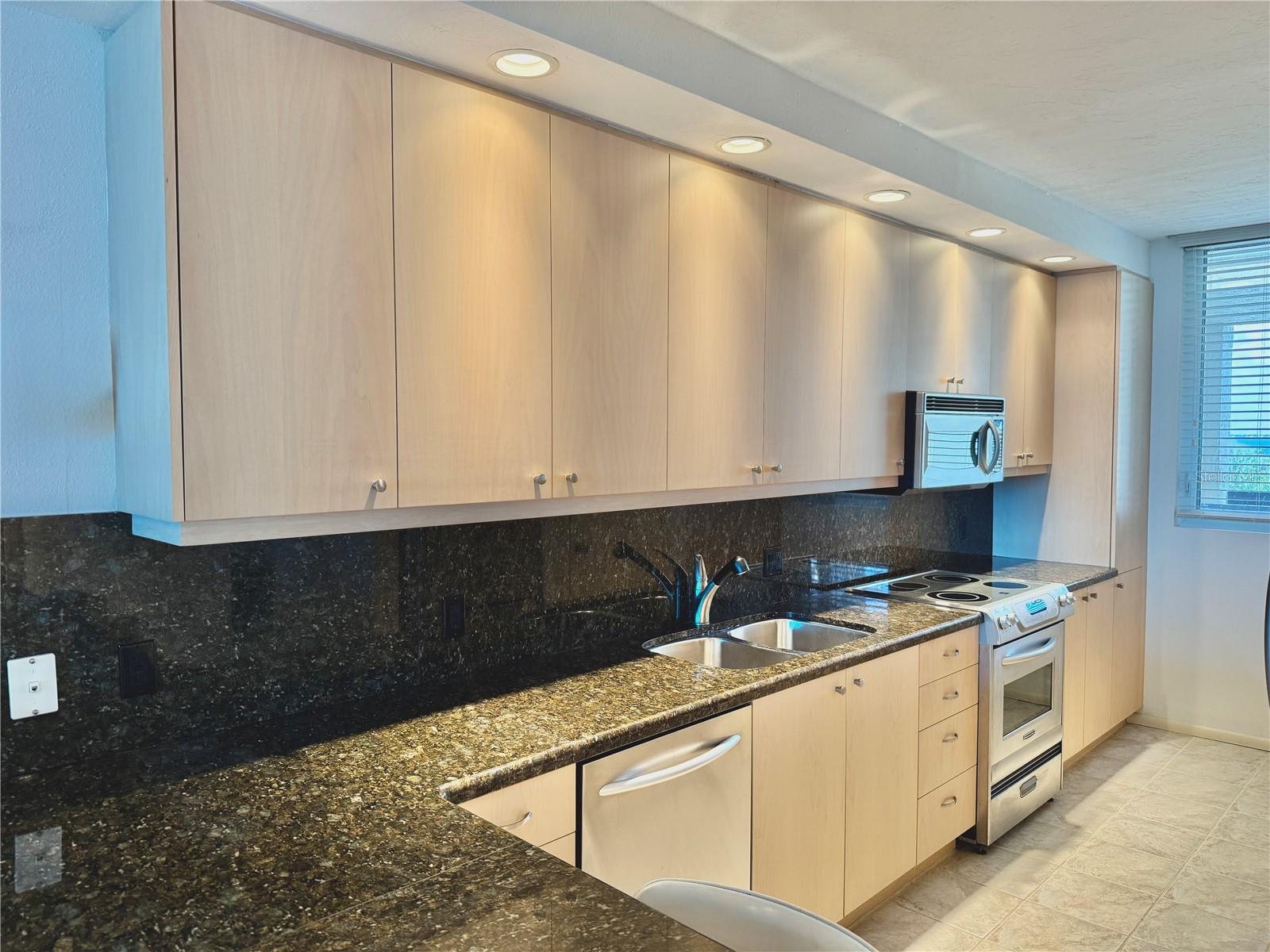 1135 GULF OF MEXICO DR #505, LONGBOAT KEY, FL, 34228