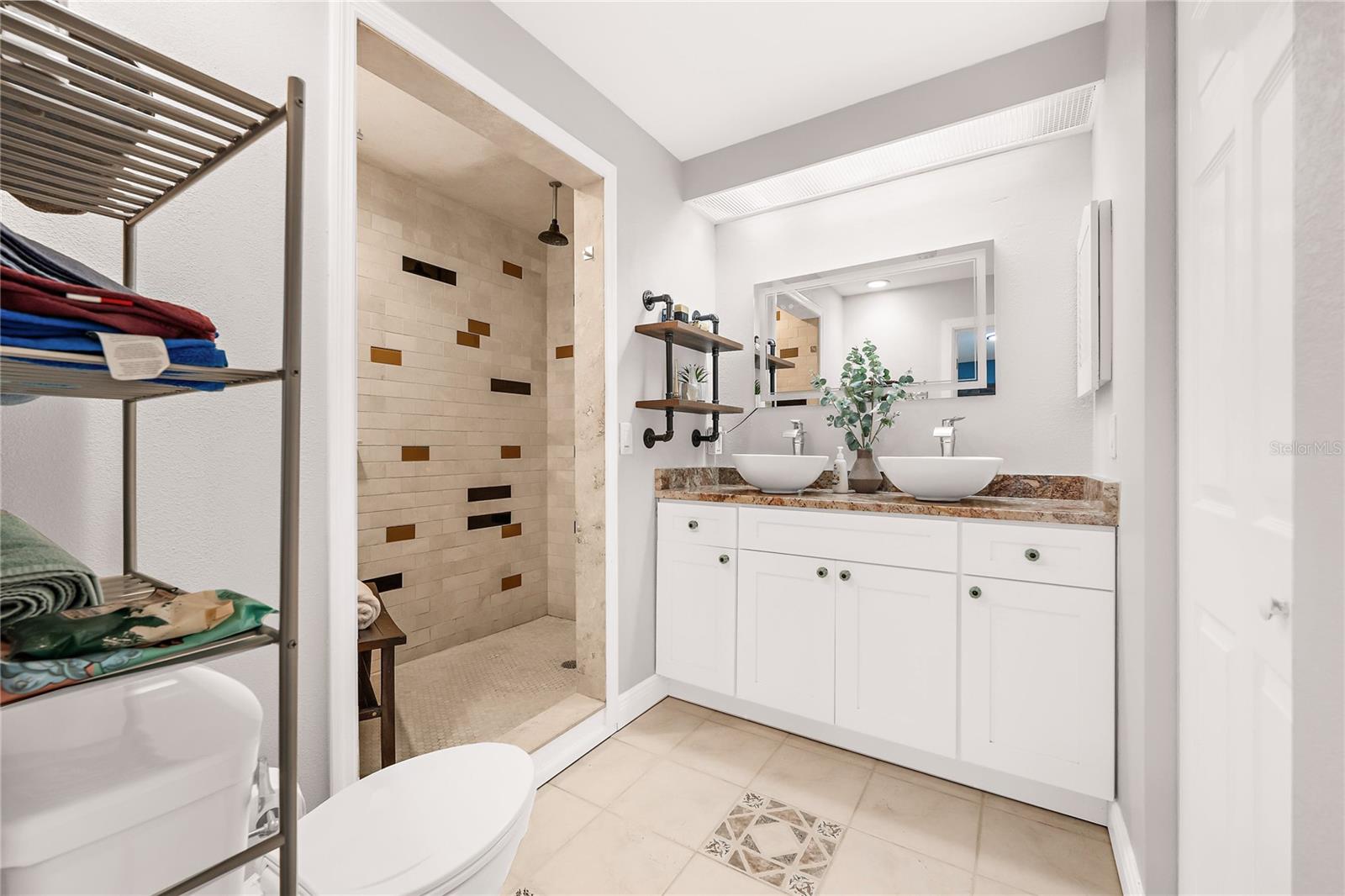 201 LAGOON DR, PALM HARBOR, FL, 34683