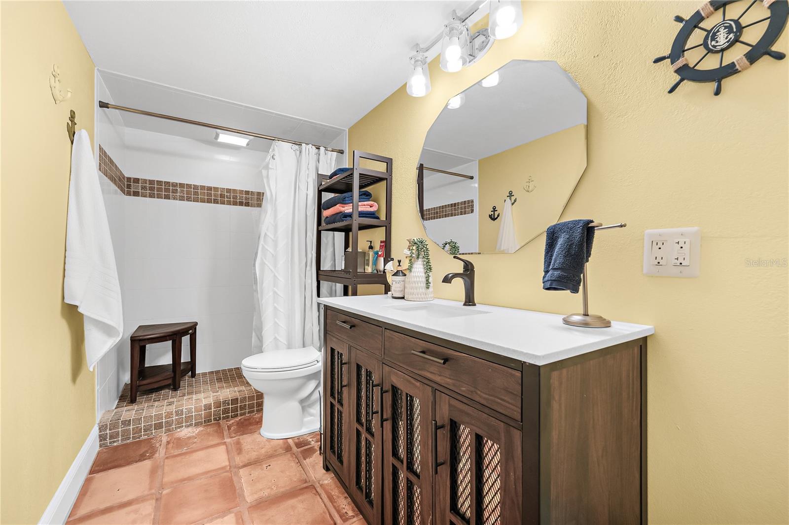 201 LAGOON DR, PALM HARBOR, FL, 34683