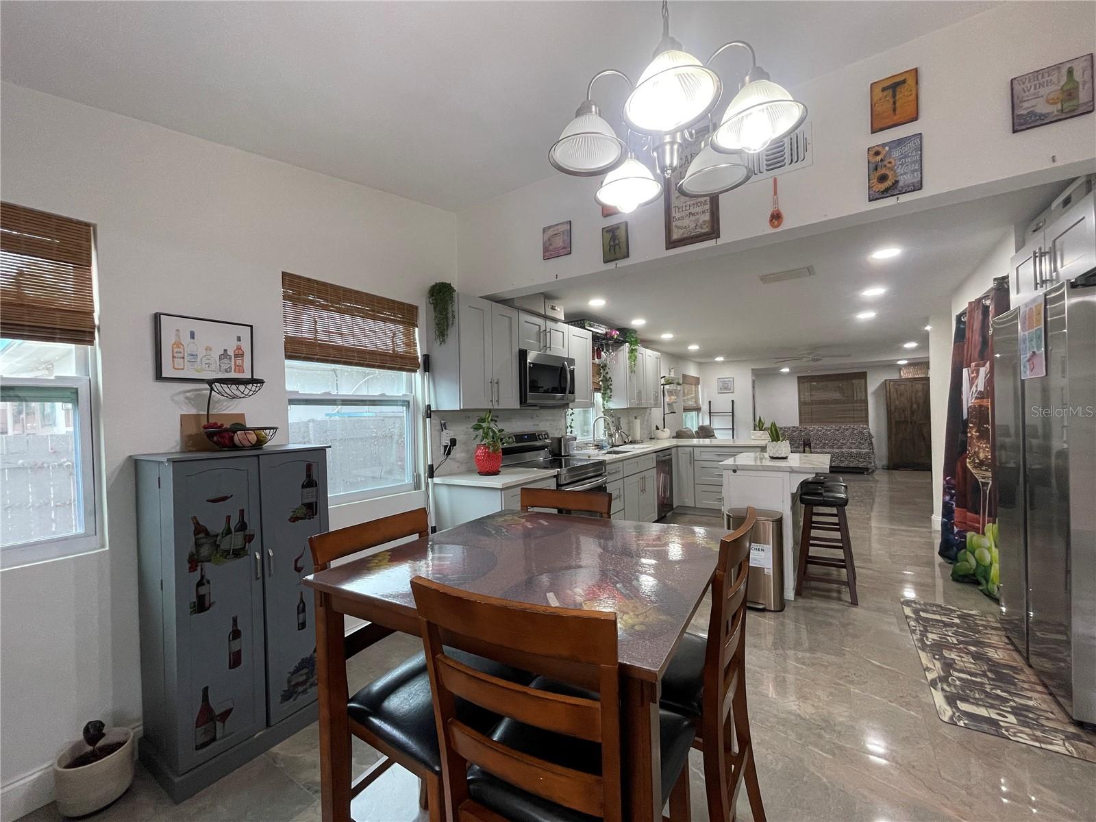 8002 48TH AVE N, ST PETERSBURG, FL, 33709