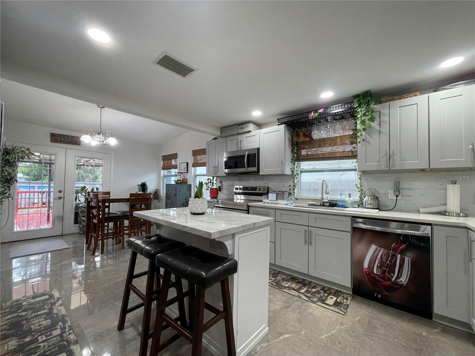 8002 48TH AVE N, ST PETERSBURG, FL, 33709