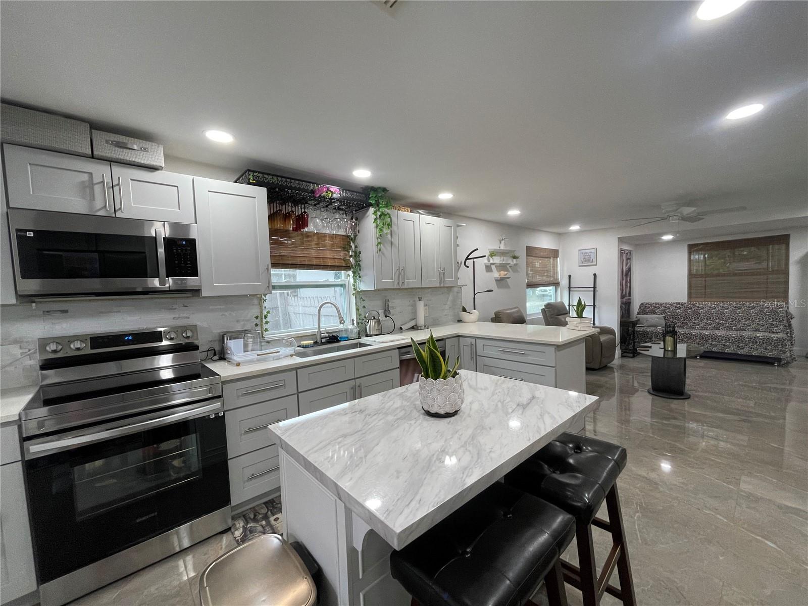 8002 48TH AVE N, ST PETERSBURG, FL, 33709