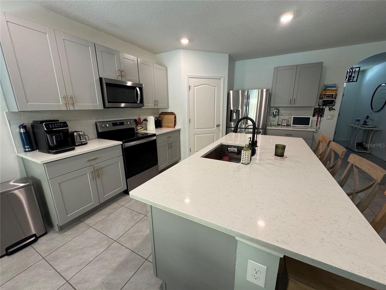 325 CHARLES DR, DELAND, FL, 32724