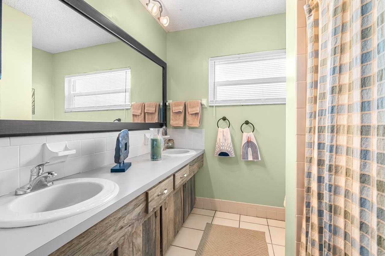 736 FLAMINGO DR, APOLLO BEACH, FL, 33572