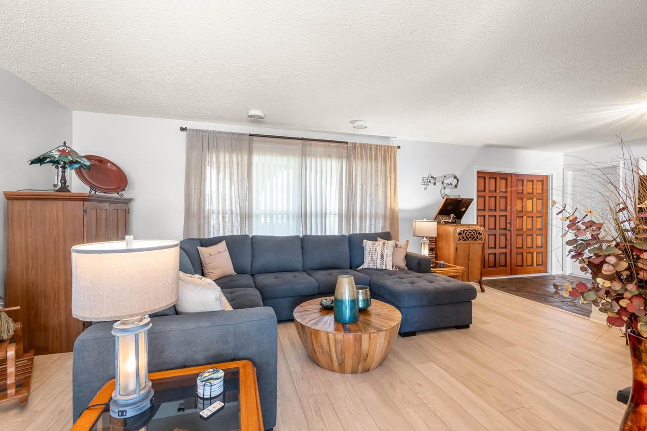 736 FLAMINGO DR, APOLLO BEACH, FL, 33572