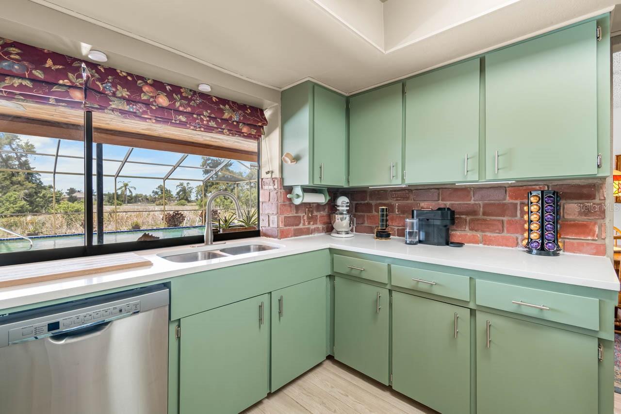736 FLAMINGO DR, APOLLO BEACH, FL, 33572