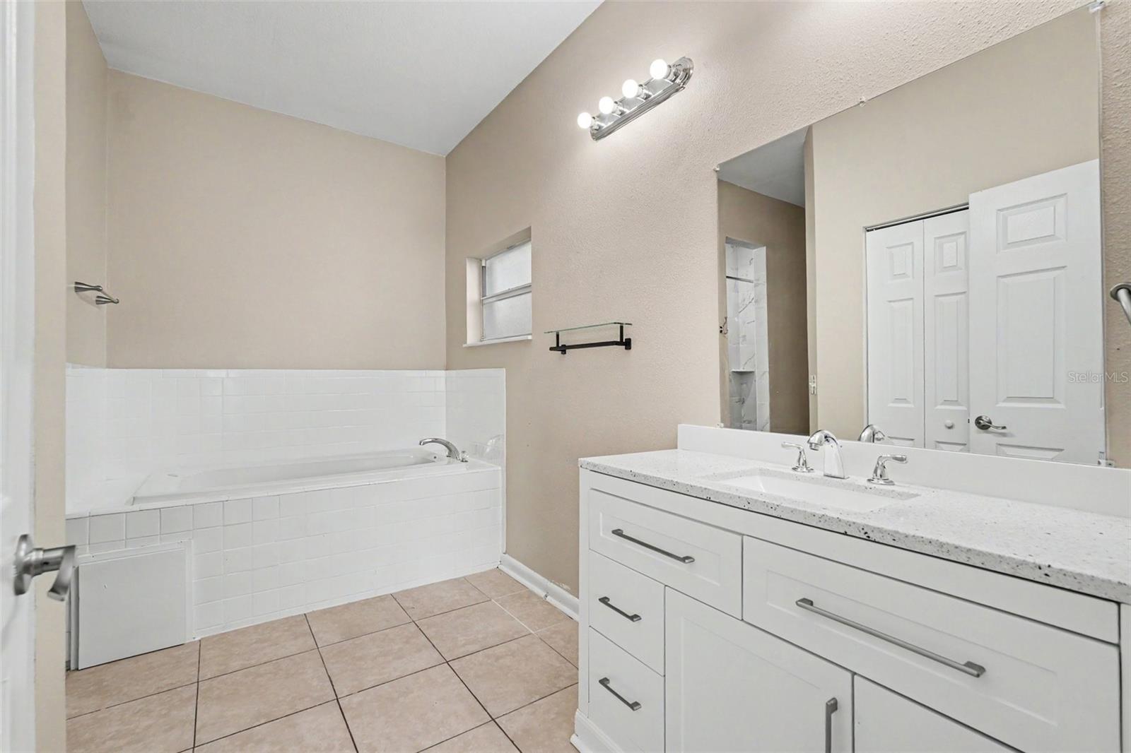 8301 N MARKS ST, TAMPA, FL, 33604
