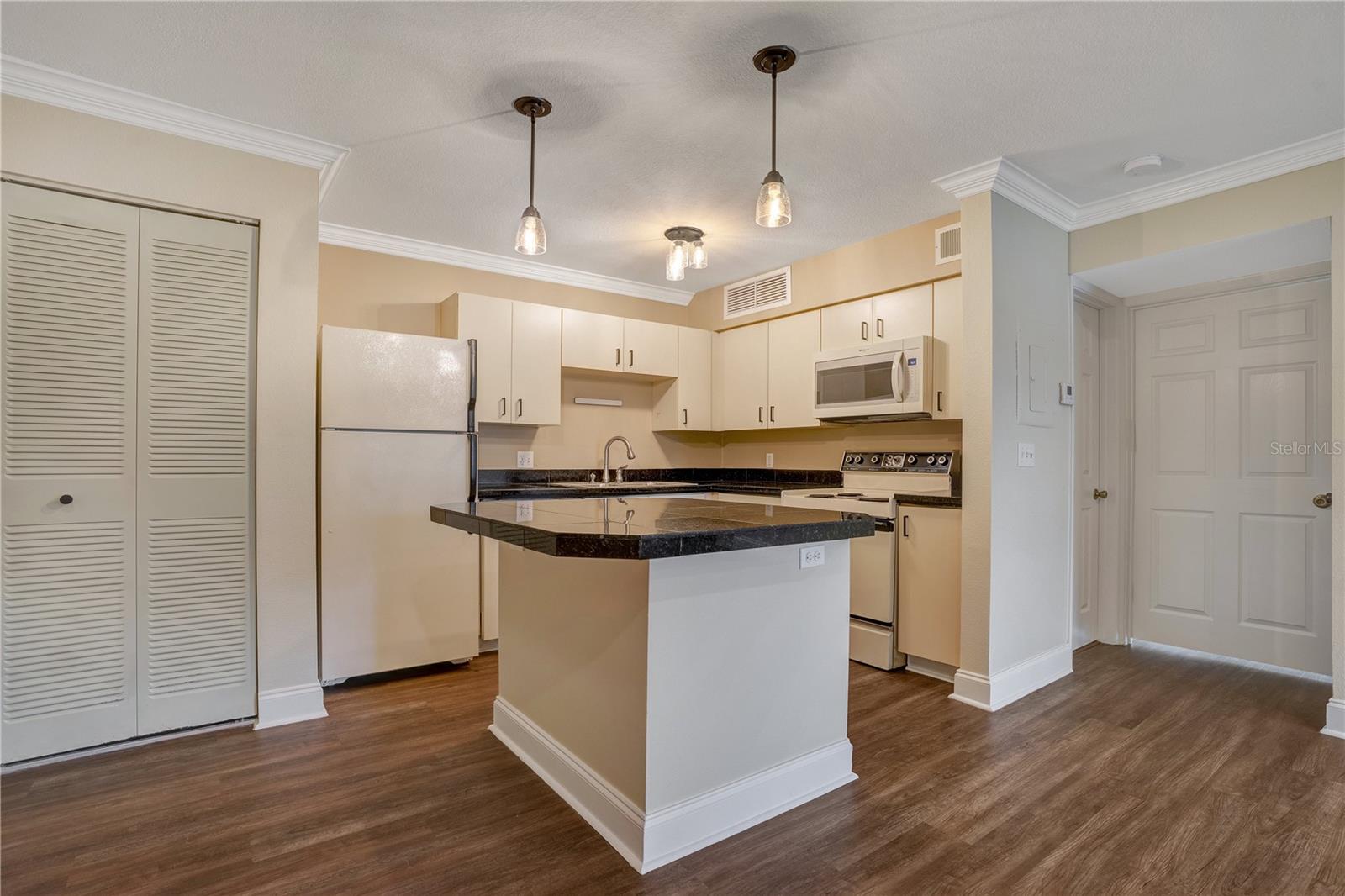 370 LAKE TAHOE CT #202, ALTAMONTE SPRINGS, FL, 32701