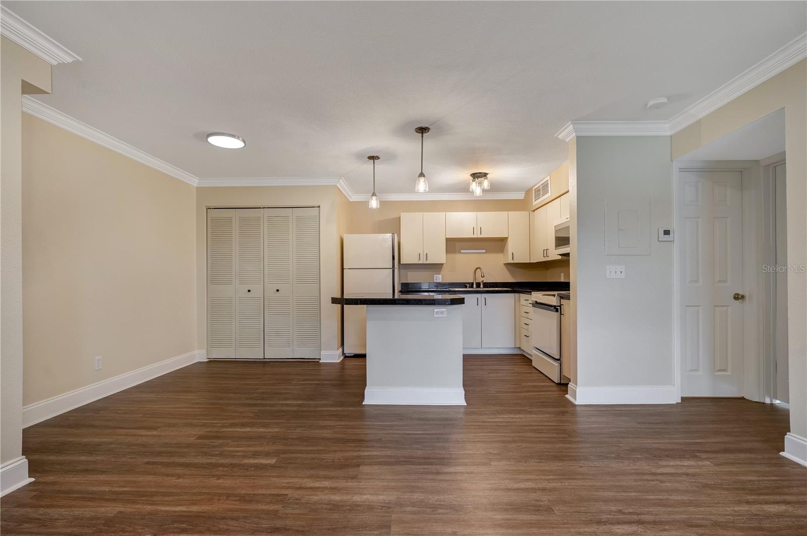 370 LAKE TAHOE CT #202, ALTAMONTE SPRINGS, FL, 32701