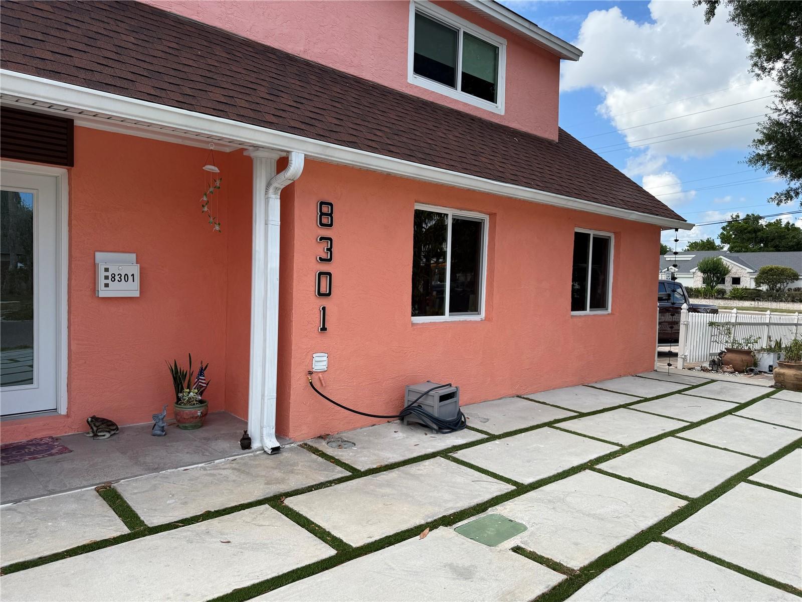 8301 LOPEZ DR, TAMPA, FL, 33615