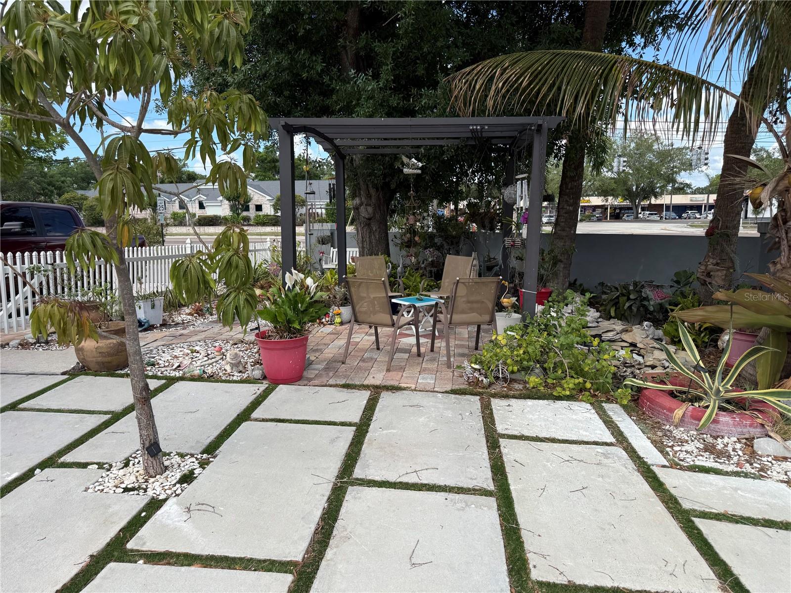 8301 LOPEZ DR, TAMPA, FL, 33615