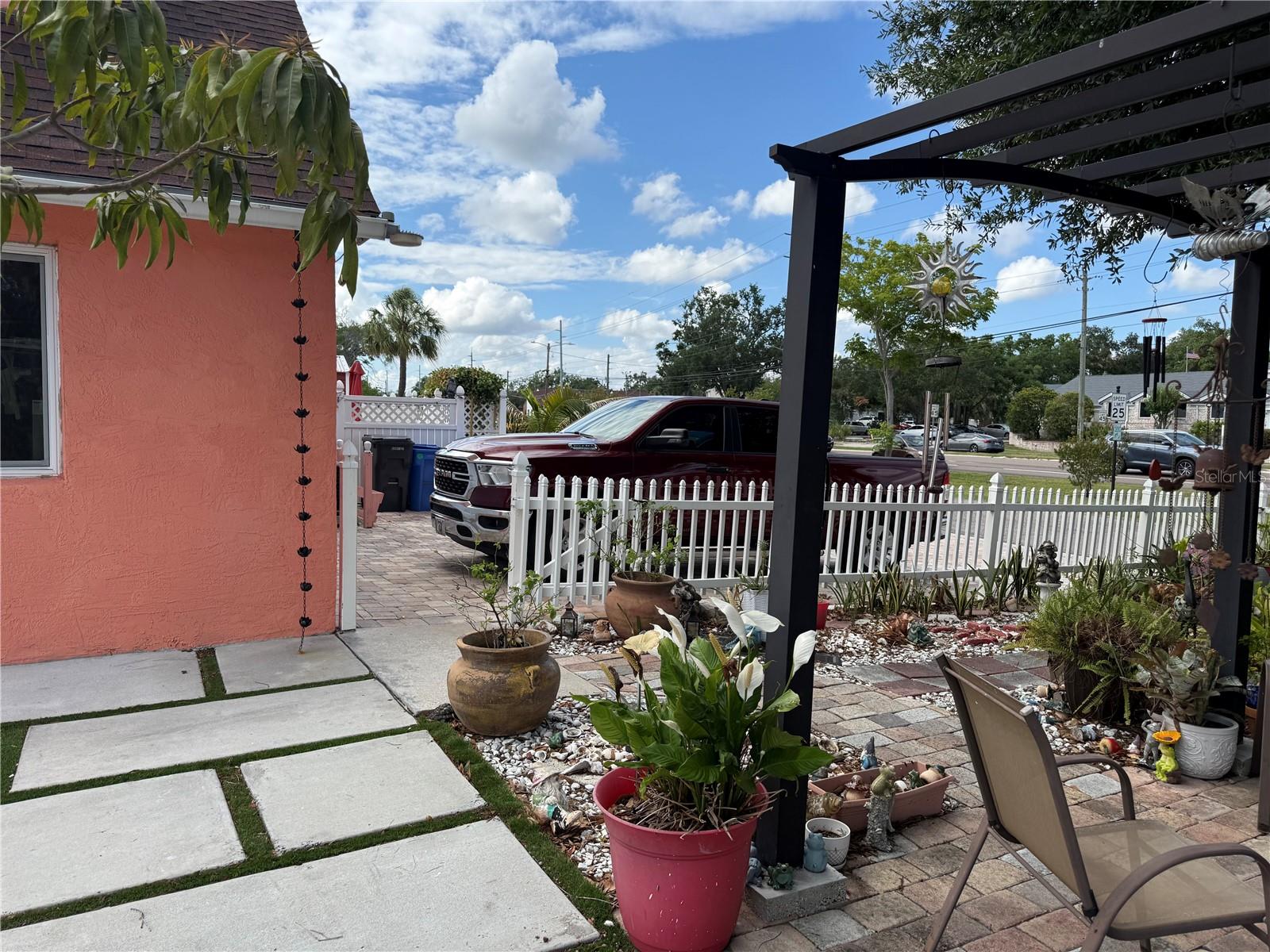 8301 LOPEZ DR, TAMPA, FL, 33615