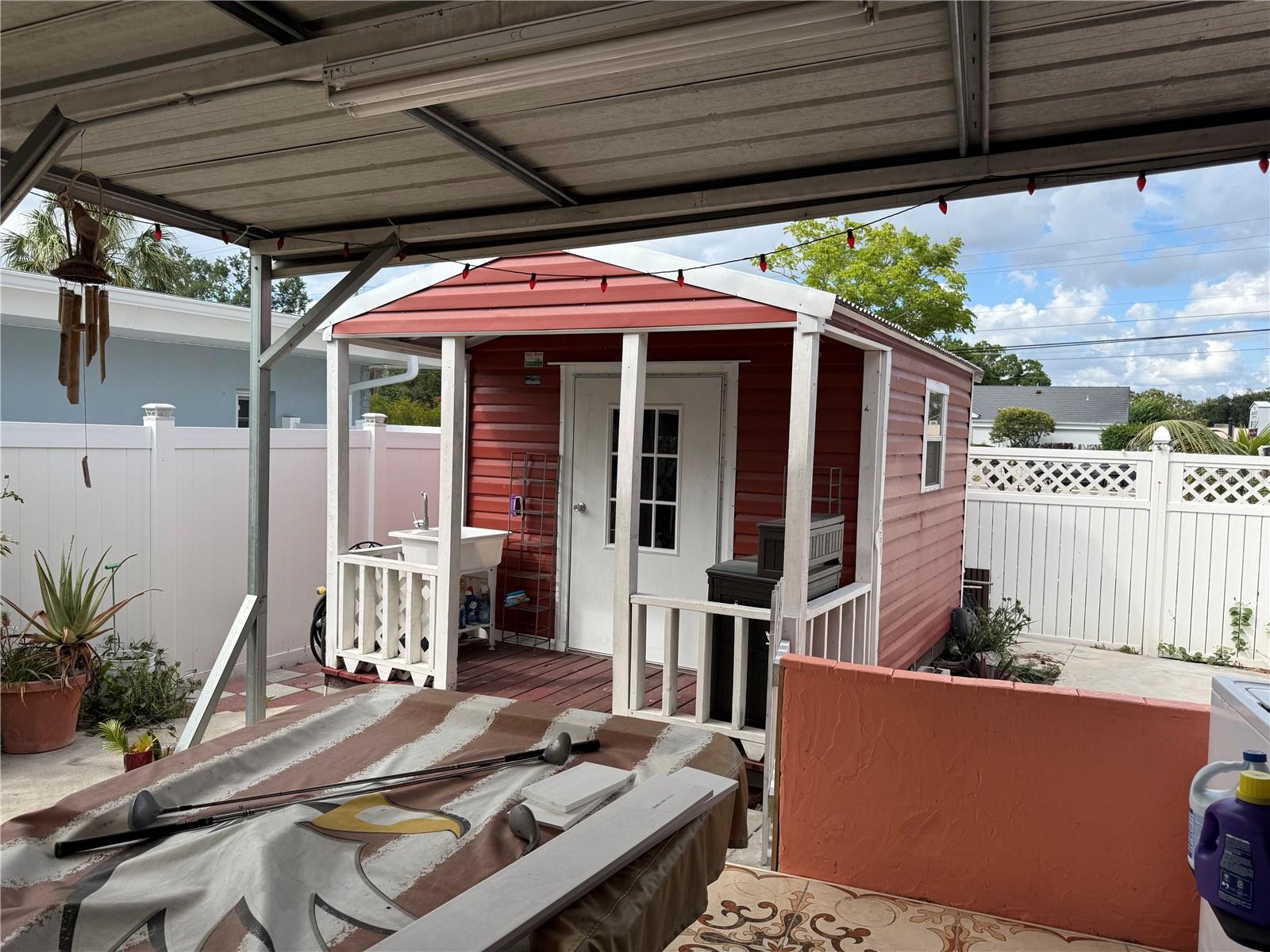 8301 LOPEZ DR, TAMPA, FL, 33615