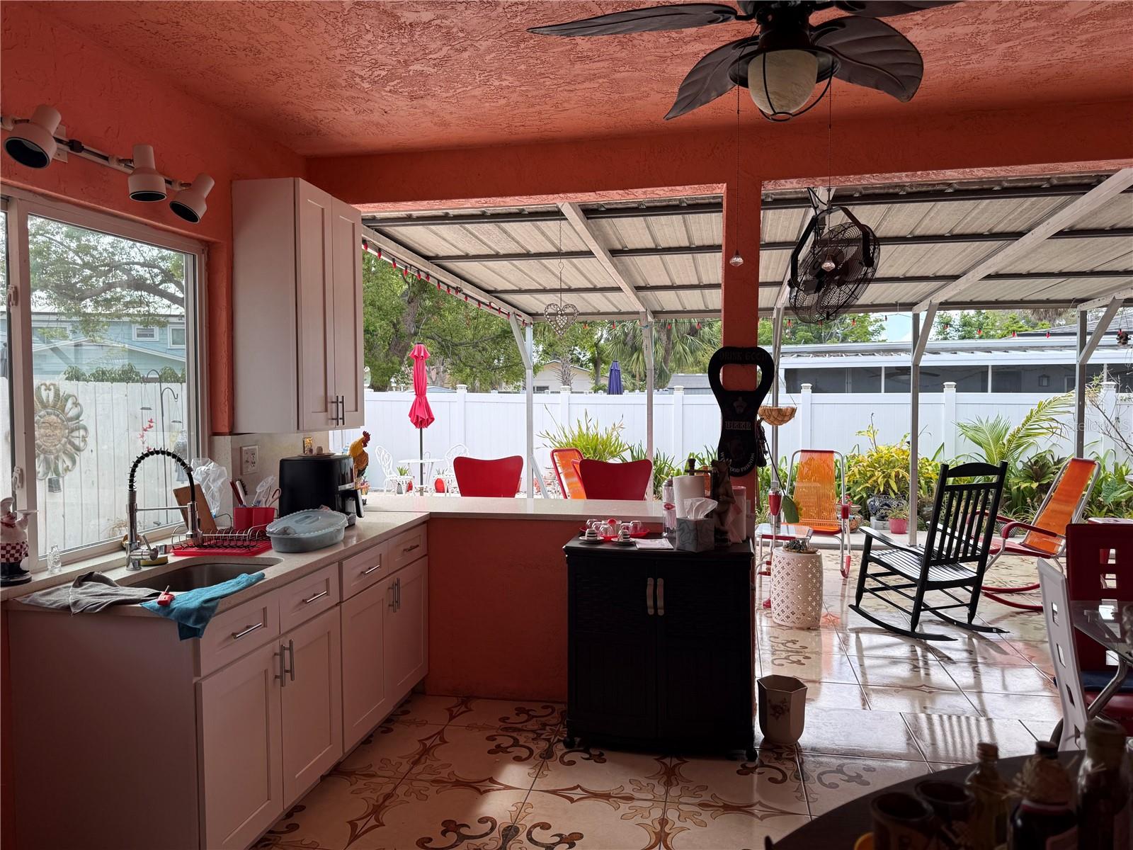 8301 LOPEZ DR, TAMPA, FL, 33615