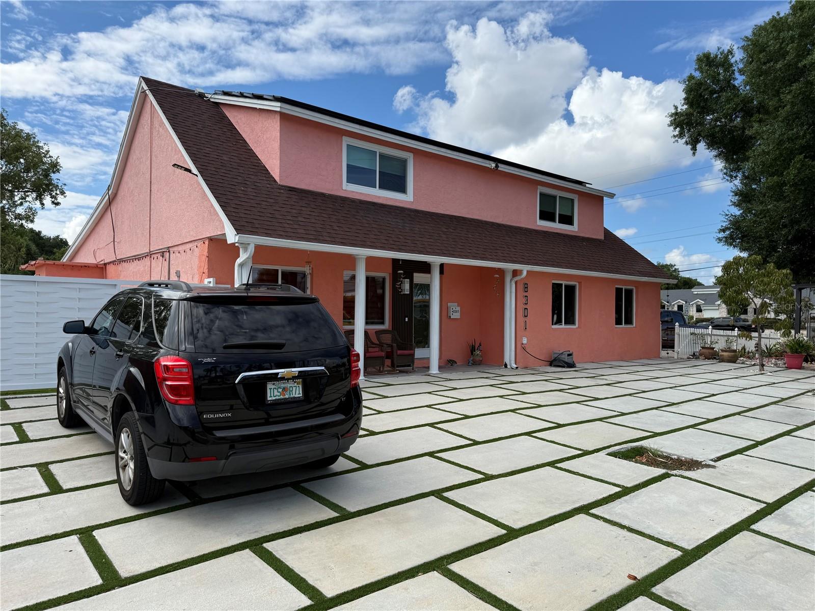 8301 LOPEZ DR, TAMPA, FL, 33615