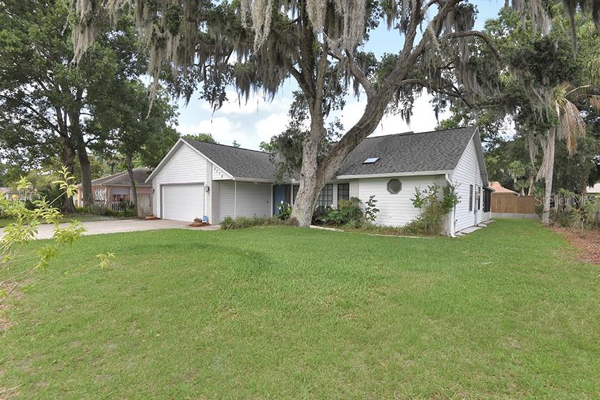2213 PINE TREE DR, EDGEWATER, FL, 32141