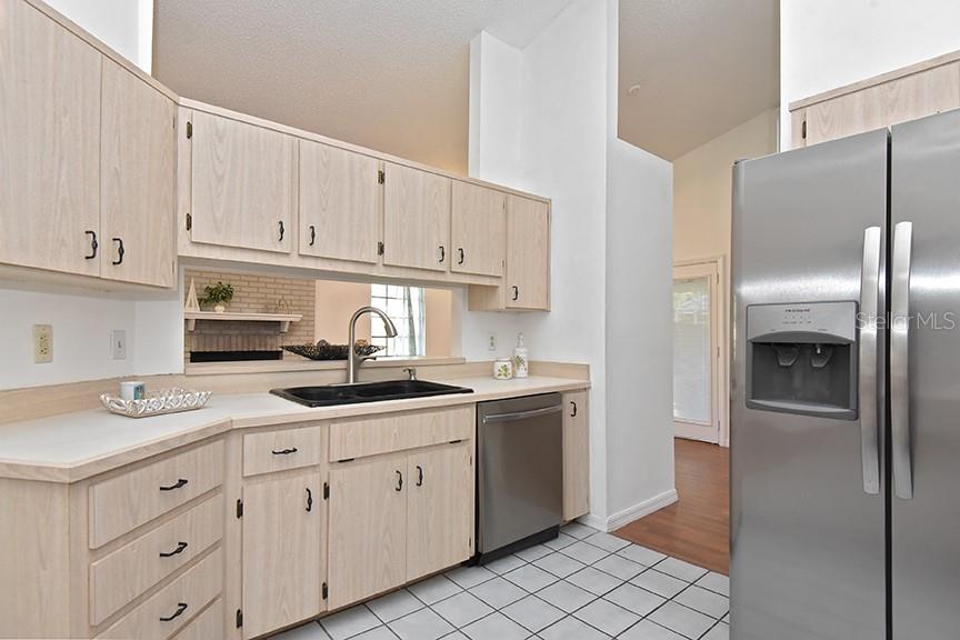 2213 PINE TREE DR, EDGEWATER, FL, 32141