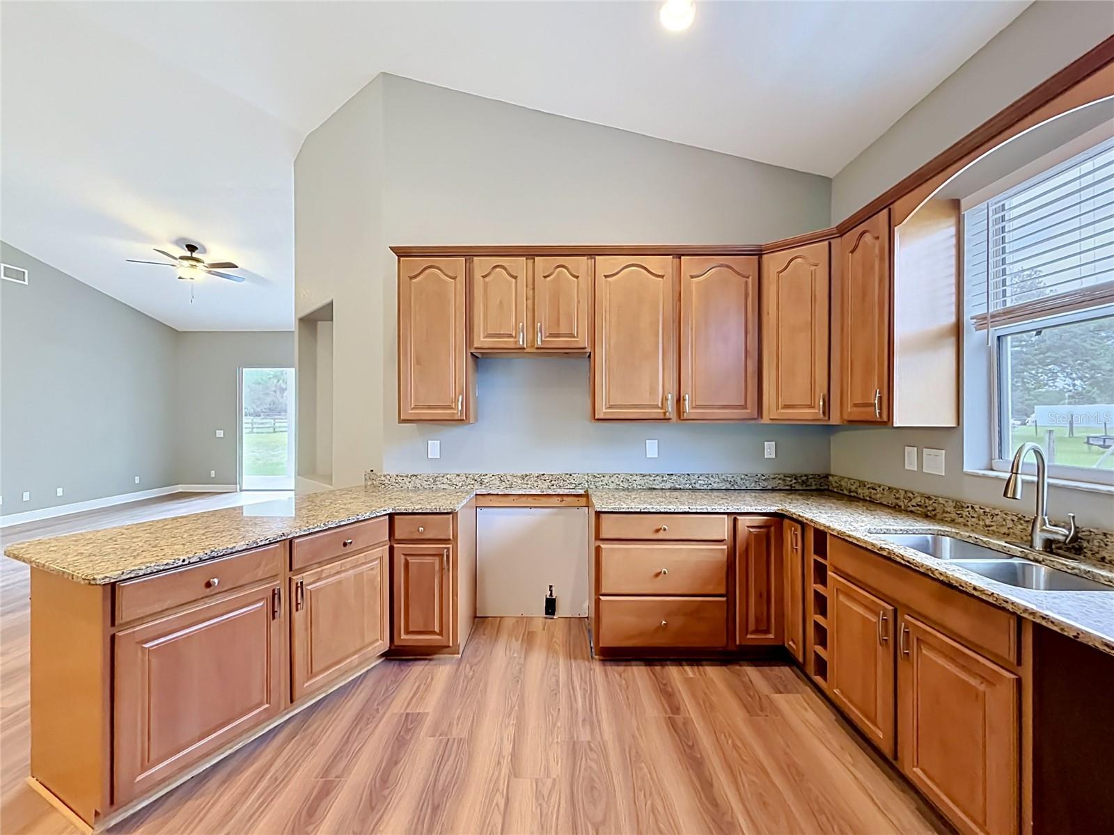 28549 SHIRLEY SHORES RD, TAVARES, FL, 32778