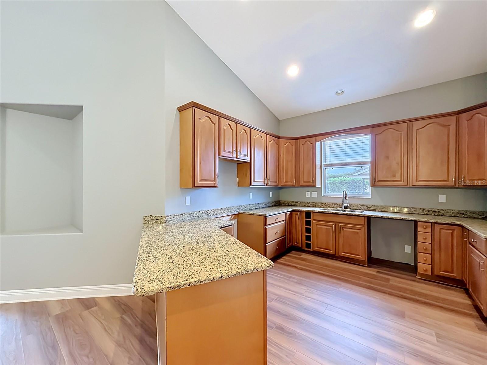 28549 SHIRLEY SHORES RD, TAVARES, FL, 32778