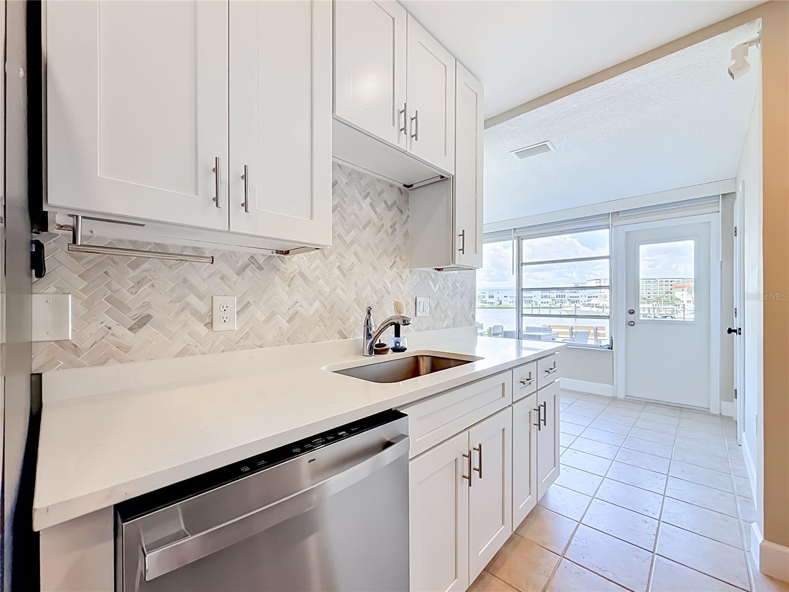 5925 SHORE BLVD S #107, GULFPORT, FL, 33707