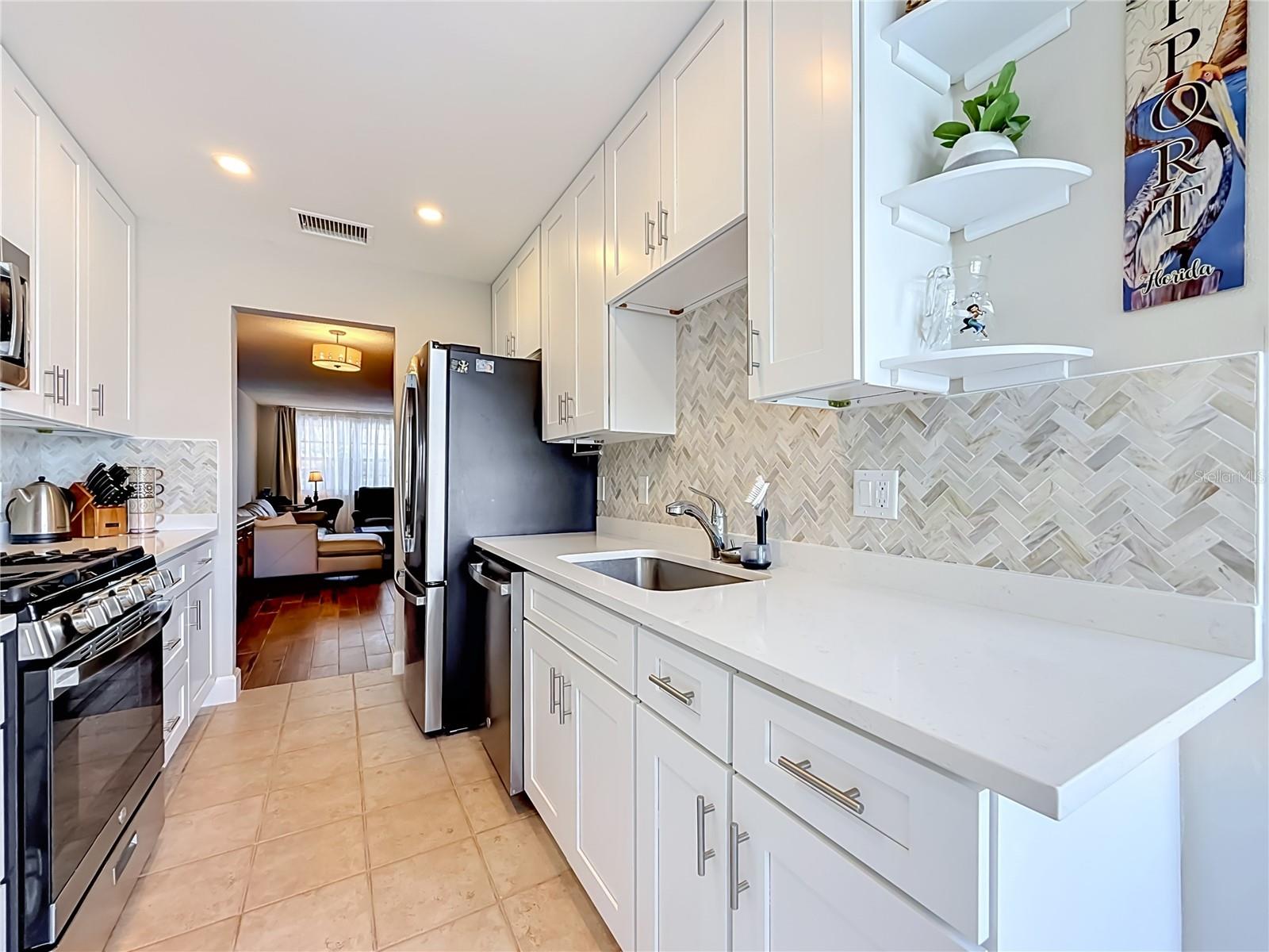 5925 SHORE BLVD S #107, GULFPORT, FL, 33707