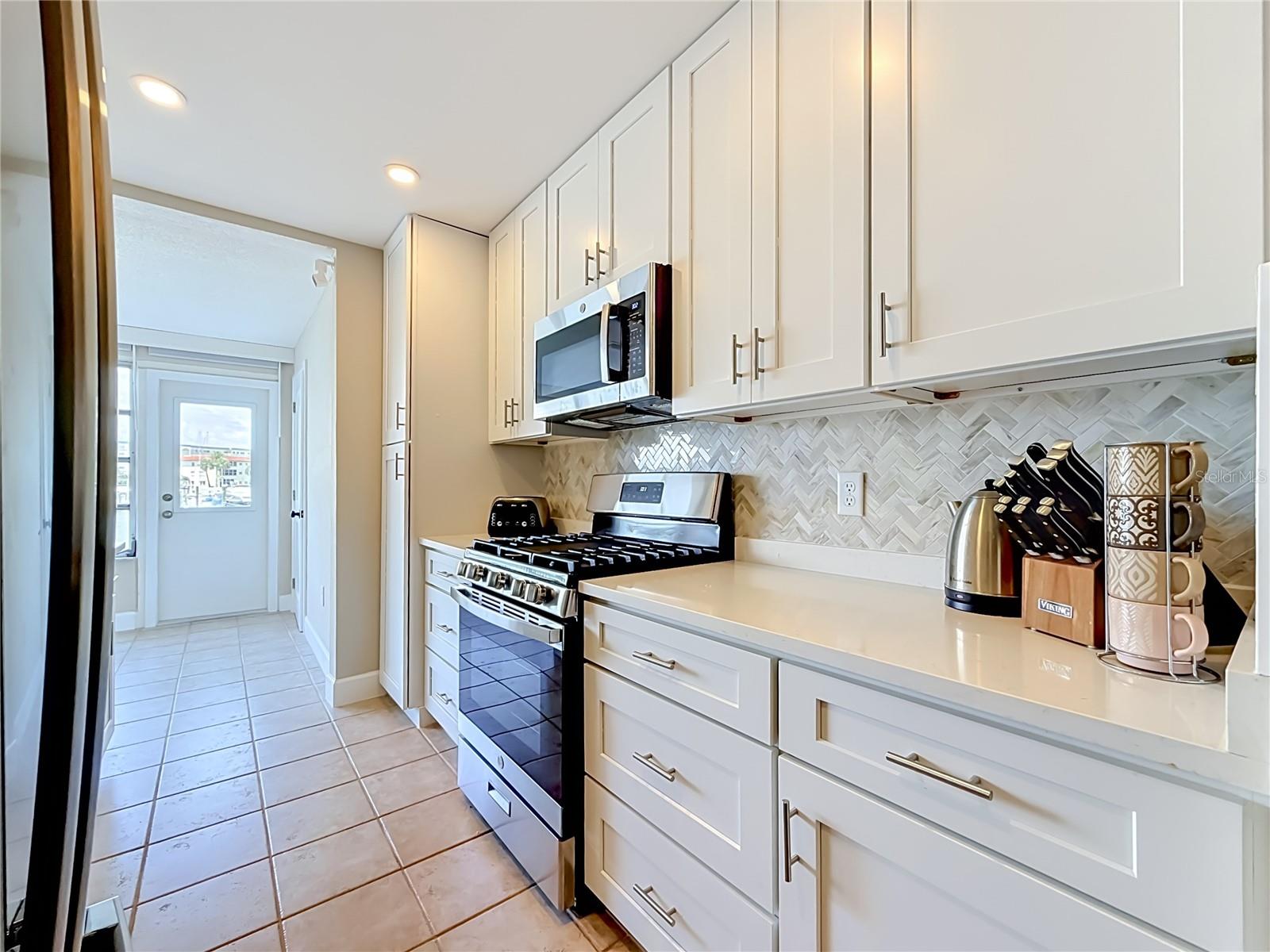 5925 SHORE BLVD S #107, GULFPORT, FL, 33707