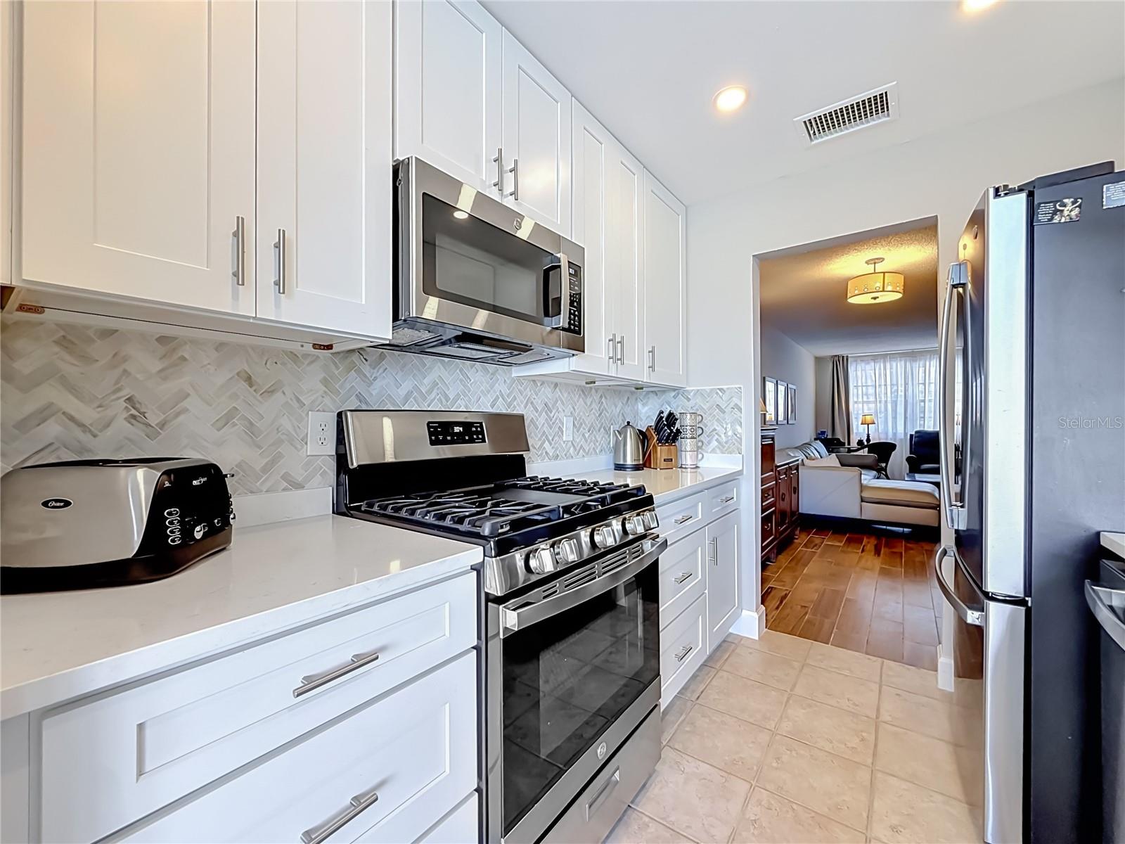 5925 SHORE BLVD S #107, GULFPORT, FL, 33707