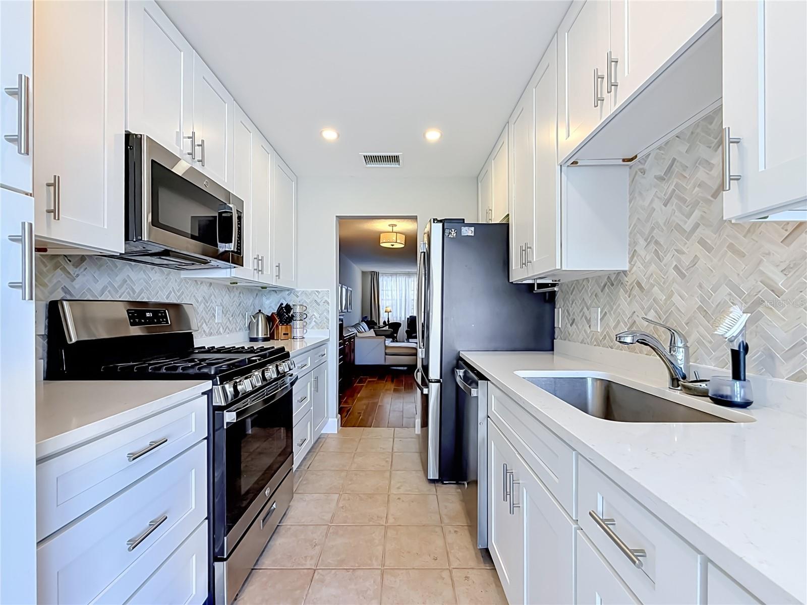 5925 SHORE BLVD S #107, GULFPORT, FL, 33707