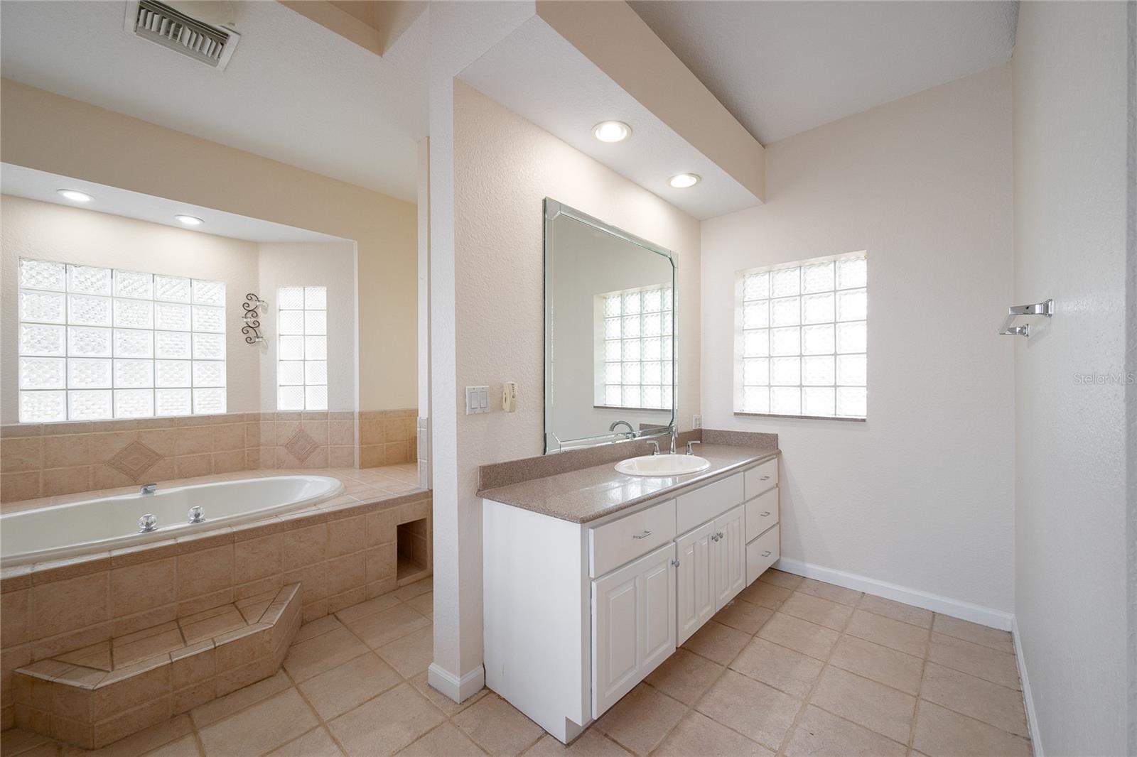 1015 VENETIAN AVE, ORLANDO, FL, 32804