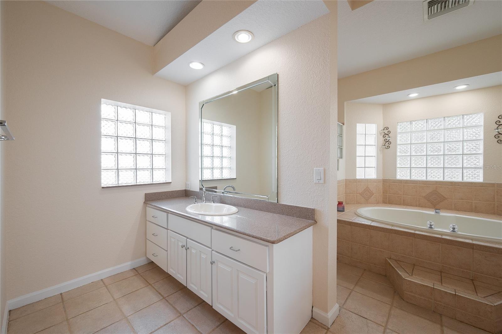 1015 VENETIAN AVE, ORLANDO, FL, 32804