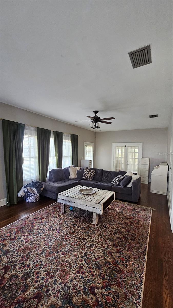 1001 E GILCHRIST ST, PLANT CITY, FL, 33563