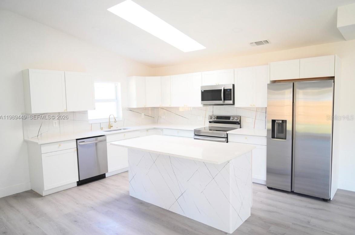 563 PRESQUE ISLE DR, PORT CHARLOTTE, FL, 33954