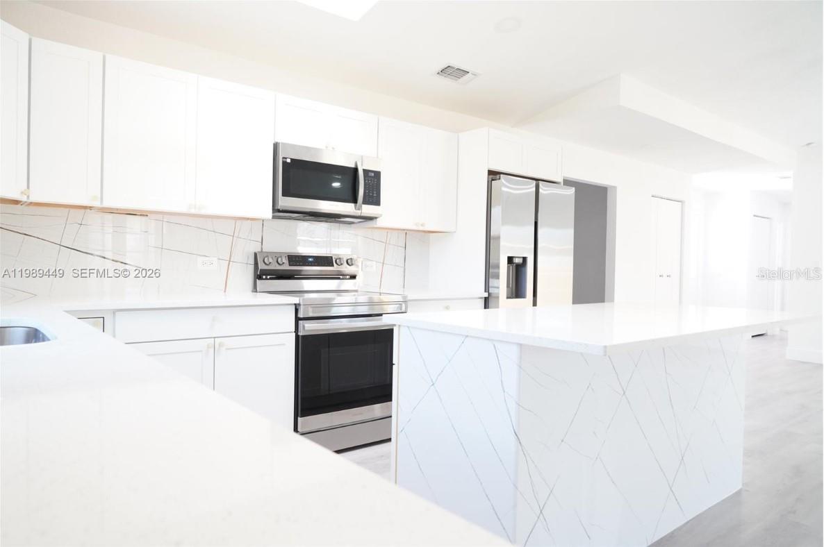 563 PRESQUE ISLE DR, PORT CHARLOTTE, FL, 33954
