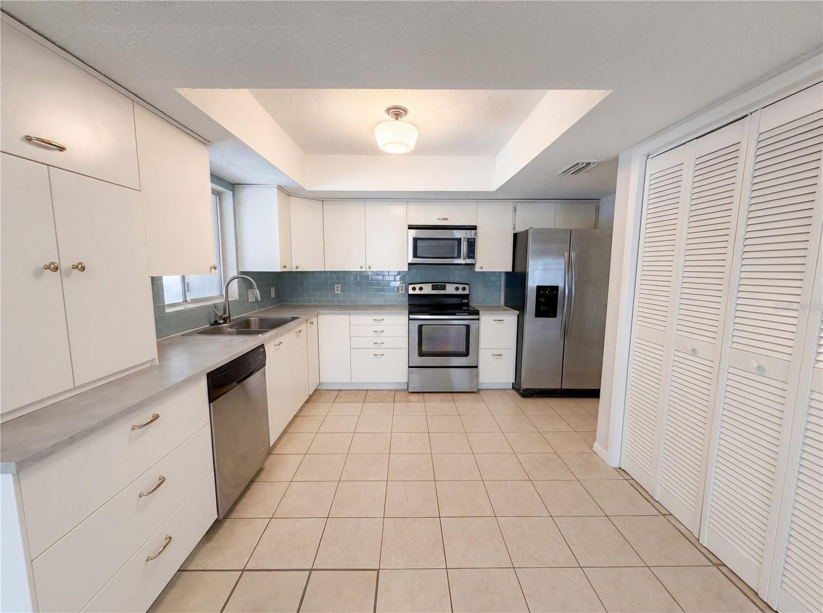 2534 VICTARRA CIR, LUTZ, FL, 33559